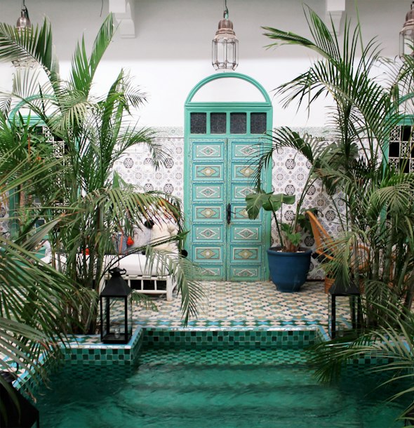 Patio du riad et sa porte verte